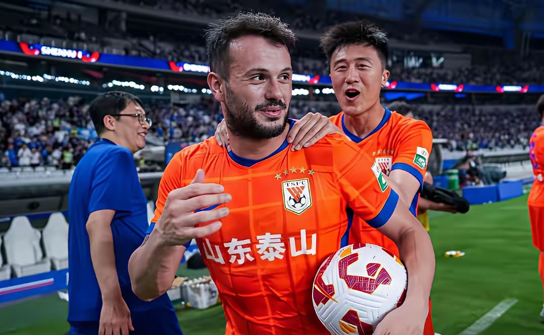 艰难逆转终获胜利，实力雄厚球队闯入前四名(十大逆转获胜足球)